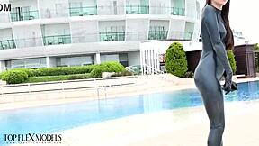 Latex flexi doll stretches in catsuit for outdoor fetish fun