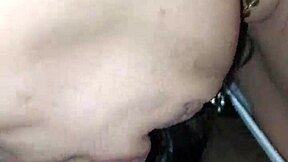 la novia de mi amigo me engaña chupándome la polla en lencería al aire libre, no puedo resistir su gran culo latino 😈