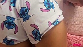 巴西瘦巨乳18+看片被黑人大屌继父抓到狂骑后入潮吹自制混血