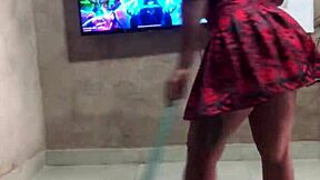 fui jogar videogame ele nao se aguentou de tesao me chupou e gozou gostoso