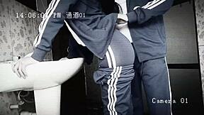 偷拍墨西哥女学生厕所被同学后入课间骑屌自制偷窥