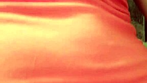 度假厕所脱掉超小内裤玩超刺激！