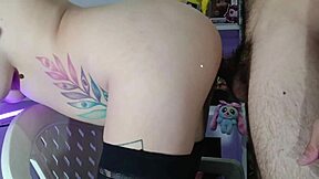 Mi hermanastra grabs my huge 20 cm verga in intense couple action.