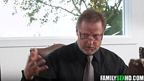 继父母组队四人乱伦狂干继女 黑发18+少女轮舔轮骑