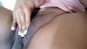 una camara web oculta de la hijastra pervertida que se masturba a escondidas de su padrastro