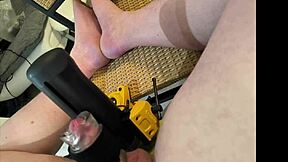 i show off live while strangers control handy to make me cum on feet