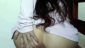 Novinha putinha exhibits shaved pussy and assfucking fetish with cute wet solo masturbation in amateur style