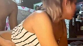 Invita a su cuarto a ex compañero del colegio durante vacaciones