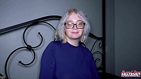 金发大学生Annie Archer口交后湿屄猛捅