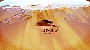 Legenda em inglês fiz uma surpresa pra gostosa soquei a rola na buceta e cuzinho