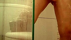 Whoa, Hermanastra Venezolana Milet Espiada Mientras Se Baña Y Depila El Coño Camara Espia Real In Outdoor Public!