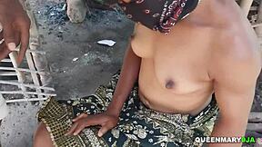 ¿Quién folla a estas chicas calientes en la casa nativa del abuelo?