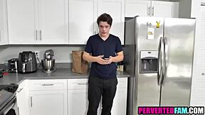 继兄妹互相手淫口交后入光屄狂操