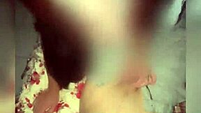 Madrastra entra al cuarto y encuentra la verga de su hijastro expuesta para follar