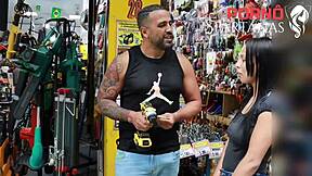 Ambulante meets a juicy Brazilian brunette for a casual encounter in the narrative.