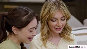 娇小18岁辣妹抓到男友偷舔巨乳熟女继母屁股震惊反转