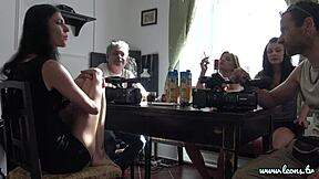 四性感妹内衣假摄影后台露屄翘臀熟女年轻模特