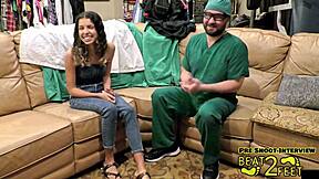 Raven Rogue变态足疗狂舔Aria Nicole脚趾