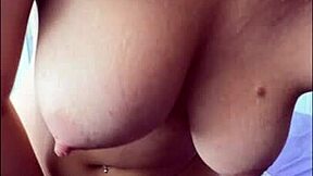 18岁黑发Serena Sterling POV邻家骚货试骑大屌