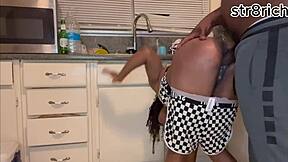 继兄拔黑妹屁眼玻璃肛塞然后猛干！