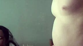 我爱爸爸式抚摸继女紧致身体