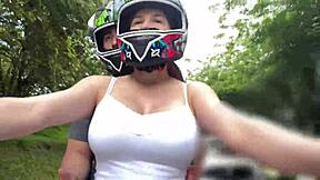 mi madrastra me recoge despues de la uni y... ay que rico