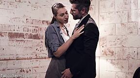 黑长腿辣妹骑老板大屌办公室激烈猛操