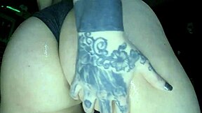 Curvy Big Ass Oiled Massage With Tattoo Glitter Fetish!