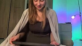 i'm a virgin masturbating my tasty pussy wanna eat it now? come on...