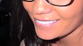 asiática novinha sem camisinha com o motorista de app