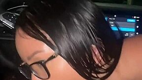 asiática novinha sem camisinha com o motorista de app