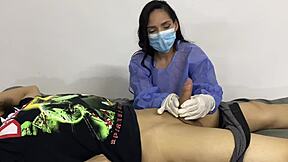 a mi paciente se le para la verga enorme y no aguanto chuparsela toda 😏👅💦