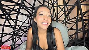 garota de 19 com pauzudo e amigo fodem gostoso na putaria caseira