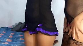 tirio de jovenes cachondas fallan al viejo con bbc chupando semen del coño